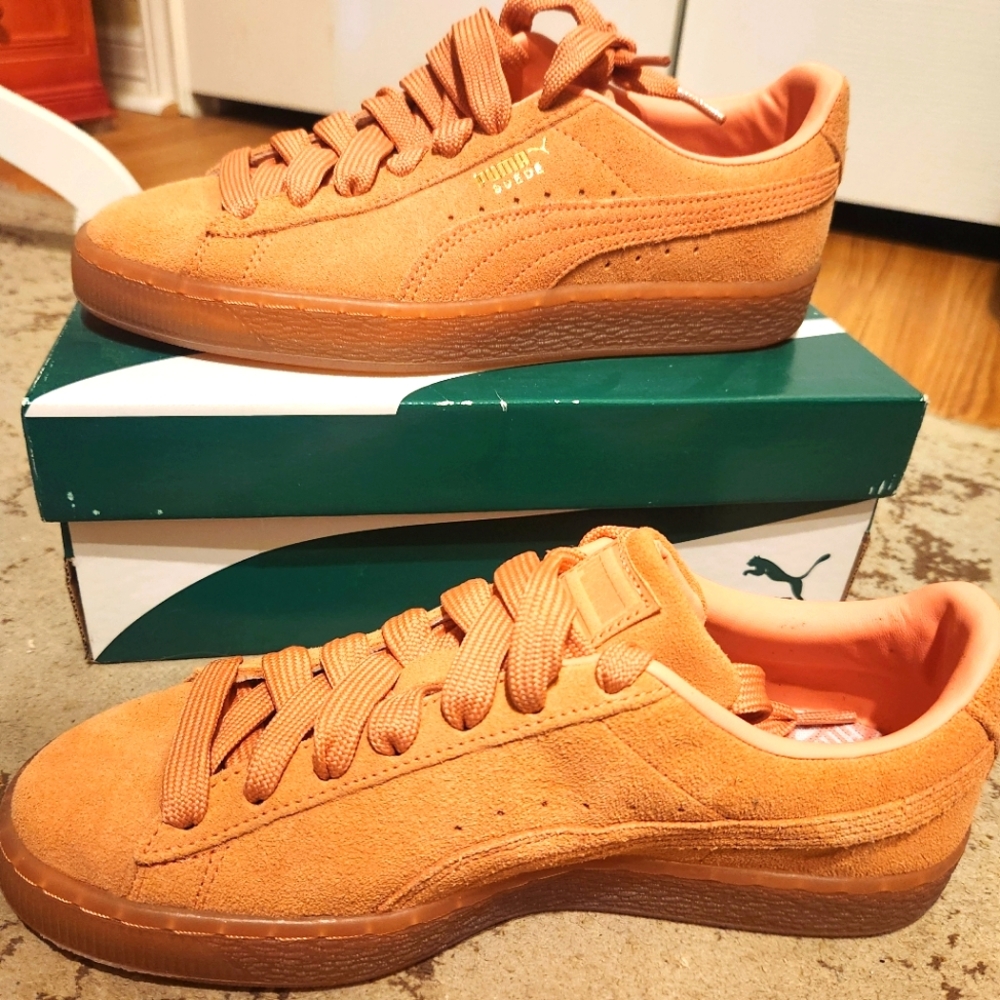 Puma Suede Classic Sneakers in Desert Flower / Gold NWOT
